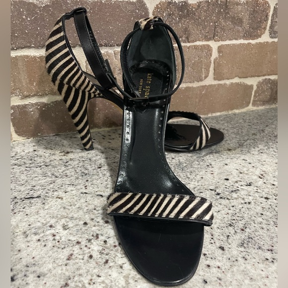 Womens Kate Spade New York Black Cream Zebra Open Toe Heels Shoes Italy size 8.5 - Picture 2 of 7